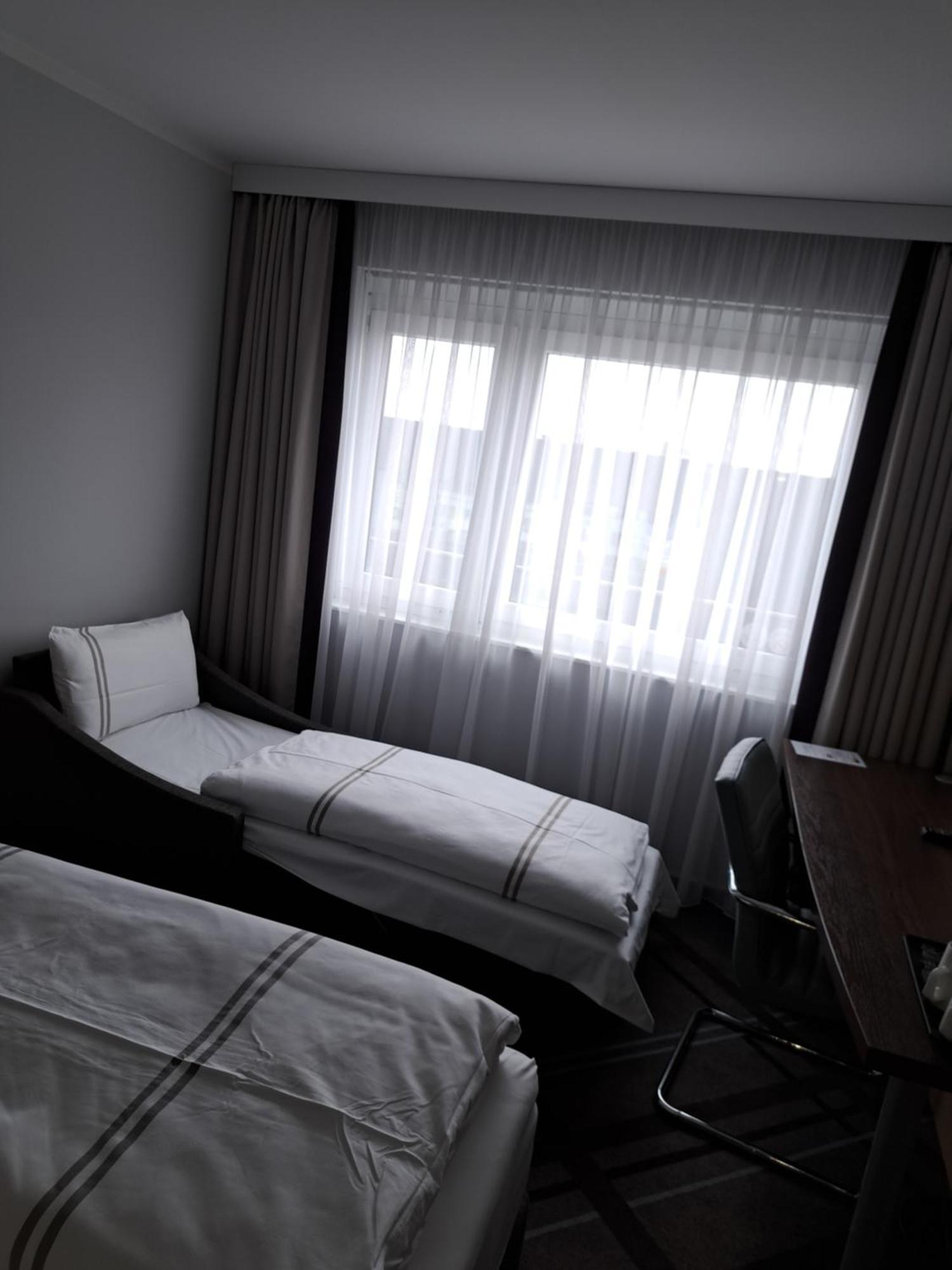 Premier Inn Stuttgart Airport Leinfelden-Echterdingen Camera foto